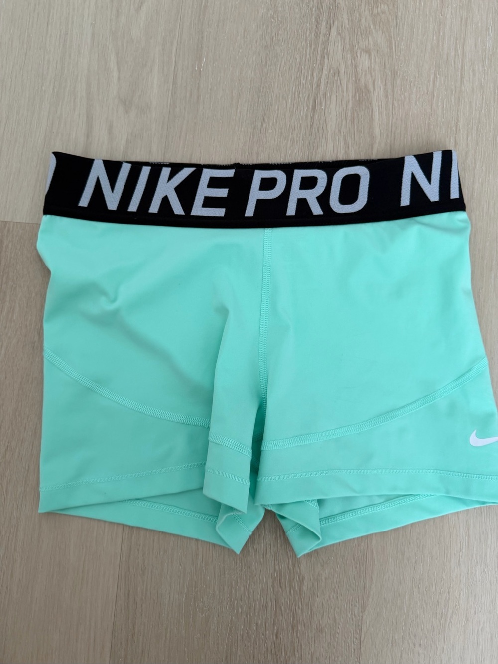Nike pro women shorts green size S